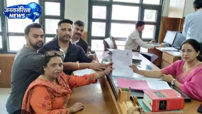 सोलन में BJP बागियों को लुभाने के लिए कर रही विशेष प्रयास सोलन में BJP बागियों को लुभाने के लिए कर रही विशेष प्रयास