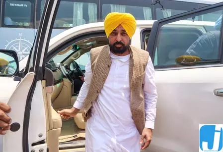 पंजाब के मुख्यमंत्री भगवंत मान ने बागी सांसदों की अयोग्यता की मांग की पंजाब के मुख्यमंत्री भगवंत मान ने बागी सांसदों की अयोग्यता की मांग की