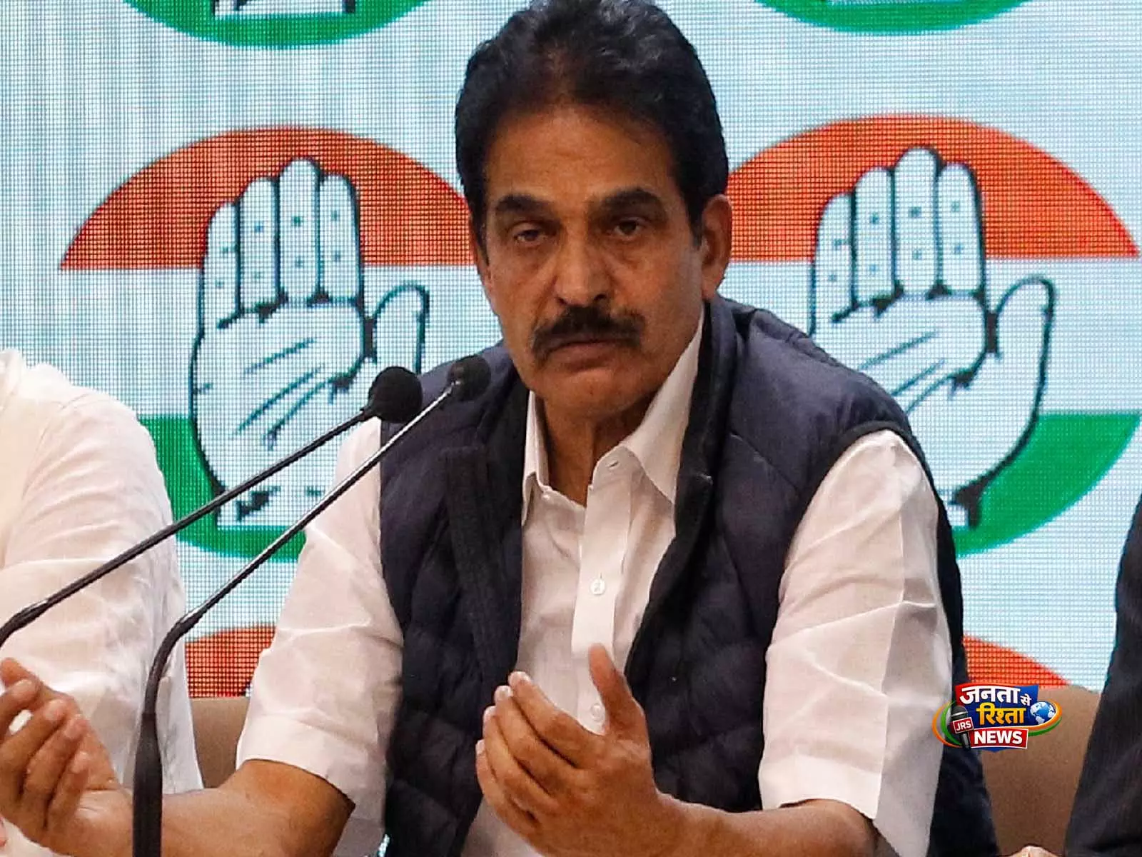 केरल में UDF की ऐतिहासिक जीत के बाद दिल्ली में कांग्रेस नेता केसी वेणुगोपाल का भव्य स्वागत हुआ केरल में UDF की ऐतिहासिक जीत के बाद दिल्ली में कांग्रेस नेता केसी वेणुगोपाल का भव्य स्वागत हुआ