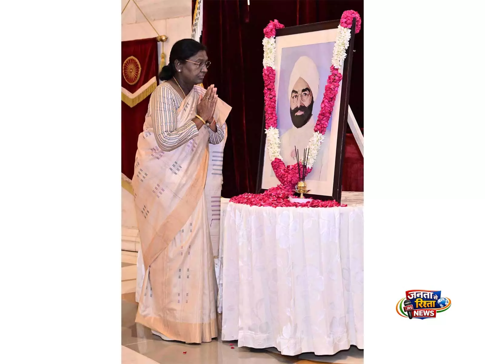 President मुर्मू ने ज्ञानी ज़ैल सिंह की जयंती पर उन्हें पुष्पांजलि अर्पित की President मुर्मू ने ज्ञानी ज़ैल सिंह की जयंती पर उन्हें पुष्पांजलि अर्पित की