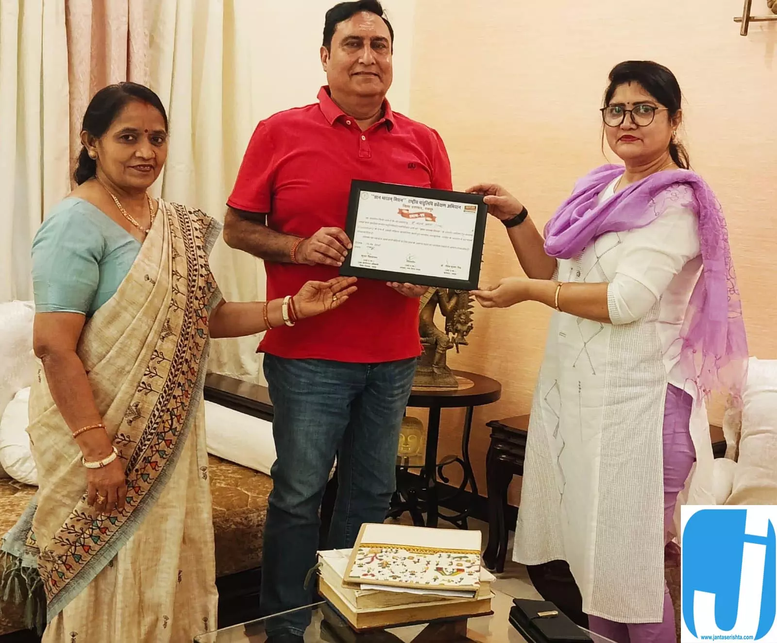 सुशासन तिहार में मिला रोजगार का सहारा, जॉब कार्ड मिलते ही कीर्ति और संतोषी के चेहरे खिल उठे सुशासन तिहार में मिला रोजगार का सहारा, जॉब कार्ड मिलते ही कीर्ति और संतोषी के चेहरे खिल उठे