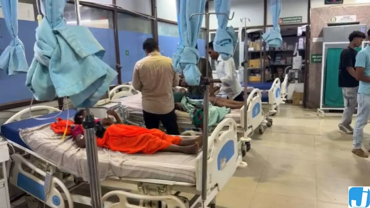 कोंडागांव में सड़क हादसा: बारातियों से भरी पिकअप पलटी, एक की मौत 8 घायल कोंडागांव में सड़क हादसा: बारातियों से भरी पिकअप पलटी, एक की मौत 8 घायल