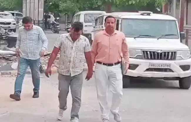 Sonipat: सोनीपत में भ्रष्टाचार पर कार्रवाई, कर्मचारी गिरफ्तार Sonipat: सोनीपत में भ्रष्टाचार पर कार्रवाई, कर्मचारी गिरफ्तार