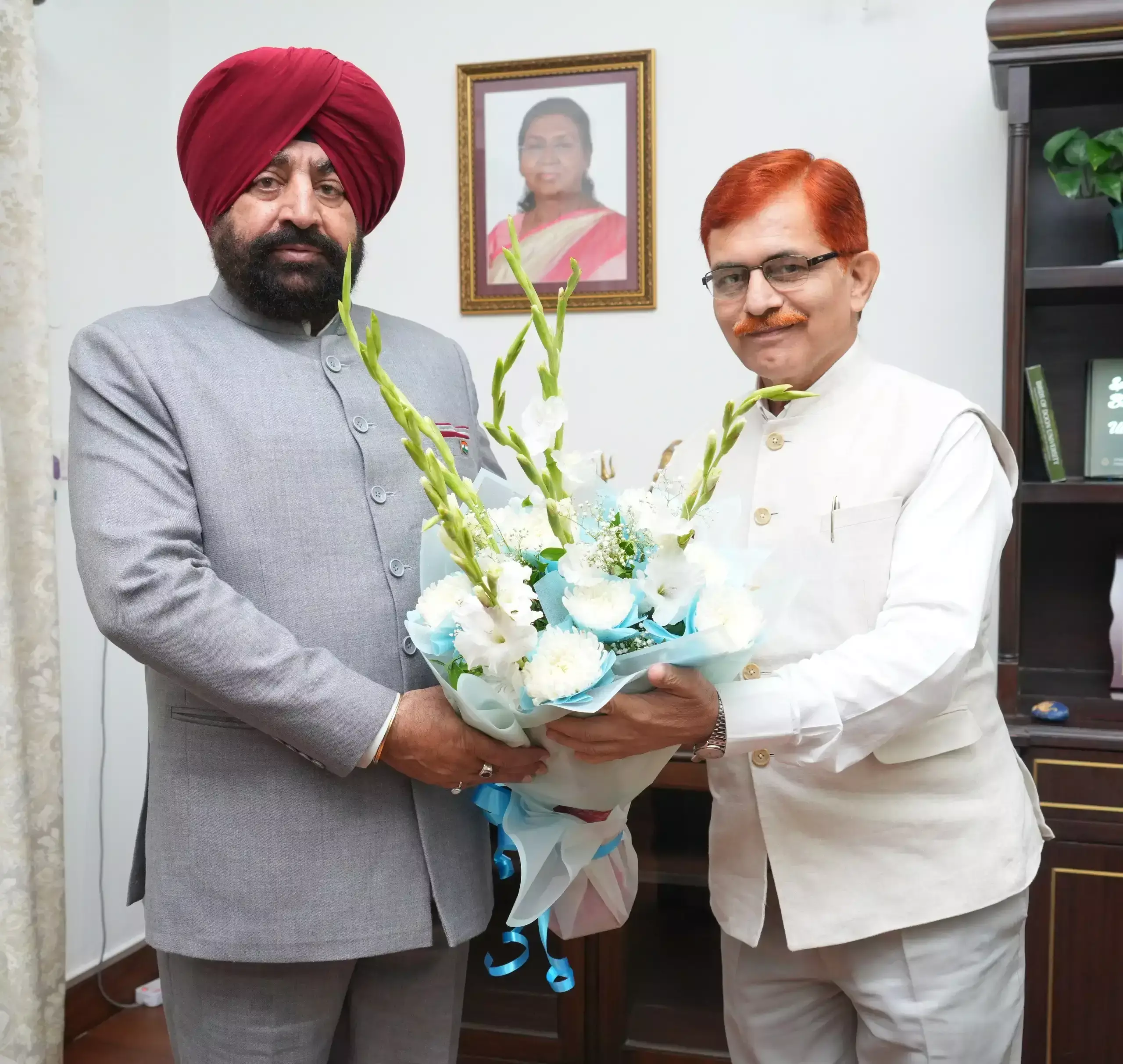 Dehradun: पंतनगर विश्वविद्यालय के कुलपति ने राज्यपाल से की शिष्टाचार भेंट Dehradun: पंतनगर विश्वविद्यालय के कुलपति ने राज्यपाल से की शिष्टाचार भेंट