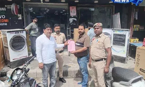 हरियाणा के Yamunanagar में आठ दुकानदारों के चालान काटे गए हरियाणा के Yamunanagar में आठ दुकानदारों के चालान काटे गए