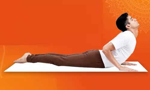 क्या आप स्ट्रेस, कब्ज, पेट की चर्बी या पीठ दर्द की समस्याओं से जूझ रहे हैं? भुजंगासन से मिलेगी राहत