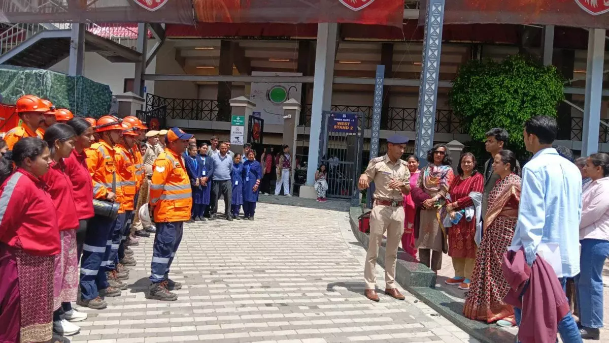 Dharamshala: आईपीएल मुकाबलों से पहले सभी मॉक ड्रिल पूरी Dharamshala: आईपीएल मुकाबलों से पहले सभी मॉक ड्रिल पूरी