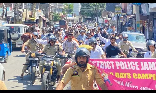 Jammu: अखनूर में जागरूकता के लिए बाइक रैली का आयोजन Jammu: अखनूर में जागरूकता के लिए बाइक रैली का आयोजन