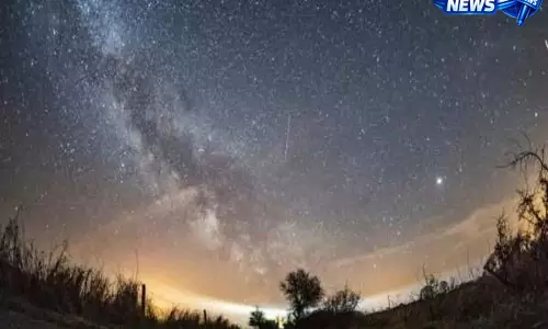 Eta Meteor Shower 2026: इस हफ़्ते भारतीय आसमान में हैली कॉमेट का मलबा कब और कैसे देखें?