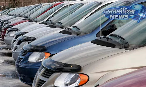 अप्रैल में ऑटो बिक्री में 12.94% की बढ़ोतरी, ग्रामीण मांग और SUV-CNG से मिला जोर अप्रैल में ऑटो बिक्री में 12.94% की बढ़ोतरी, ग्रामीण मांग और SUV-CNG से मिला जोर