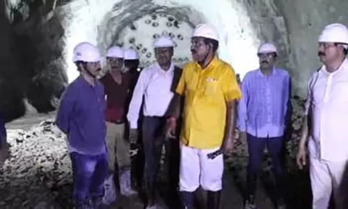 वेलिगोंडा प्रोजेक्ट पर मंत्री निम्मला का रात्रि निरीक्षण, सुरंग के अंदर 19 किलोमीटर तक जाकर लिया काम का जायजा