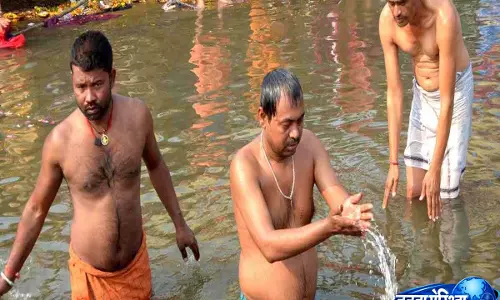 हिंदू धर्म में स्नान का महत्व: पूजा-पाठ से पहले नहाने की आवश्यकता, प्रकार और सही विधि जानें हिंदू धर्म में स्नान का महत्व: पूजा-पाठ से पहले नहाने की आवश्यकता, प्रकार और सही विधि जानें