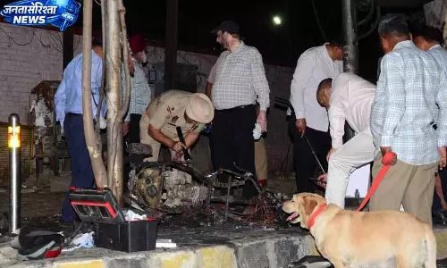 डस्टबिन में बम रखकर BSF हेडक्वार्टर पर हुआ धमाका, जालंधर में तनाव डस्टबिन में बम रखकर BSF हेडक्वार्टर पर हुआ धमाका, जालंधर में तनाव