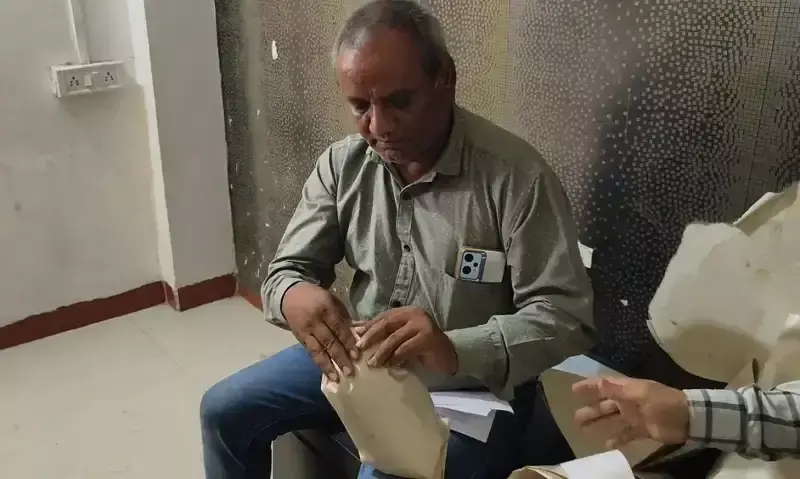 Indore: बिना अनुमति संचालित इकाई का संचालन रोका गया Indore: बिना अनुमति संचालित इकाई का संचालन रोका गया