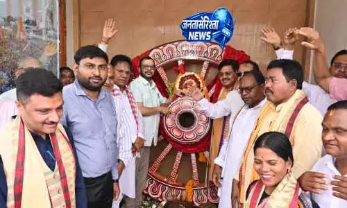 Koraput कोटिया में नया दर्पदलाना पहिया स्थापित Koraput कोटिया में नया दर्पदलाना पहिया स्थापित