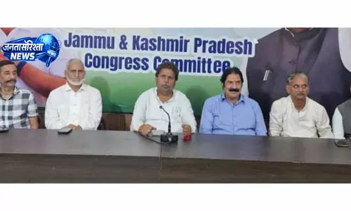 Jammu: भल्ला ने पार्टी मीटिंग में सिविक मुद्दों पर चर्चा की Jammu: भल्ला ने पार्टी मीटिंग में सिविक मुद्दों पर चर्चा की