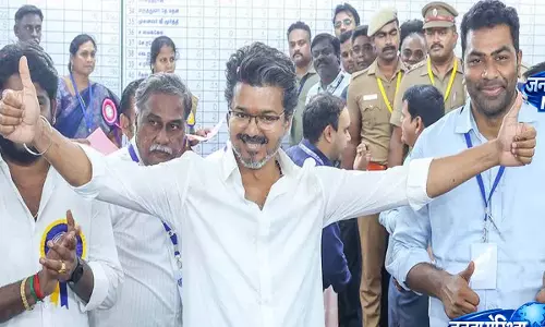 Chennai: TVK ने CPI से सहयोग मांगा, विजय ने TN में सरकार बनाने की कोशिशें तेज़ की Chennai: TVK ने CPI से सहयोग मांगा, विजय ने TN में सरकार बनाने की कोशिशें तेज़ की
