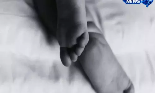 Medak: नर्स ने बच्चे को मृत घोषित कर 1.5 लाख रुपये में बेचा Medak: नर्स ने बच्चे को मृत घोषित कर 1.5 लाख रुपये में बेचा