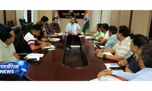 डीसी रामबन ने RDD परियोजनाओं और कामकाज की ली समीक्षा डीसी रामबन ने RDD परियोजनाओं और कामकाज की ली समीक्षा