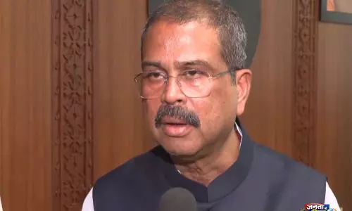 Dharmendra Pradhan ने हार के बाद इस्तीफा देने से इनकार करने पर ममता बनर्जी की आलोचना की