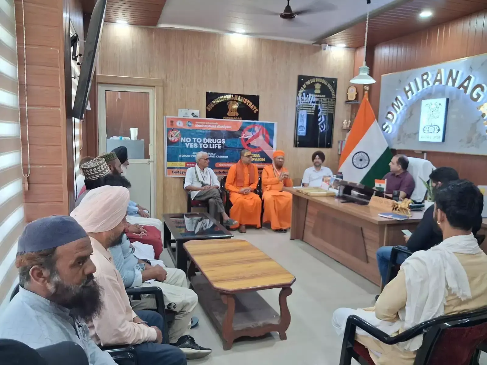 Hiranagar: जागरूकता बढ़ाने पर जोर, हीरानगर में सर्वधर्म बैठक Hiranagar: जागरूकता बढ़ाने पर जोर, हीरानगर में सर्वधर्म बैठक