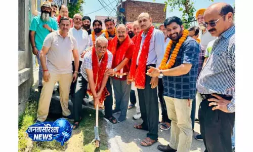 Randhawa के नेतृत्व में गलियों-नालियों का नवीनीकरण अभियान Randhawa के नेतृत्व में गलियों-नालियों का नवीनीकरण अभियान