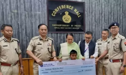 Manipur : एसबीआई ने पहली बार मृतक पुलिस कर्मियों के परिवार को 1 करोड़ का भुगतान किया Manipur : एसबीआई ने पहली बार मृतक पुलिस कर्मियों के परिवार को 1 करोड़ का भुगतान किया