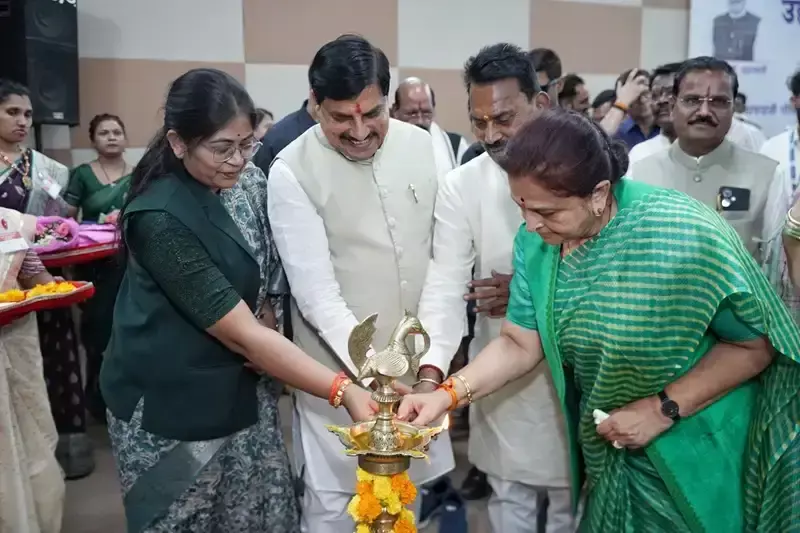 Burhanpur: मुख्यमंत्री डॉ. यादव ने निमाड़ में निवेश को लेकर दी बड़ी सौगात Burhanpur: मुख्यमंत्री डॉ. यादव ने निमाड़ में निवेश को लेकर दी बड़ी सौगात