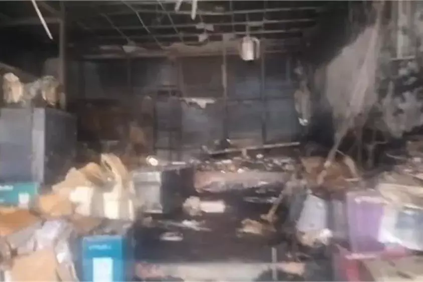 Faridabad: इलेक्ट्रॉनिक दुकान में आग, नुकसान का आकलन जारी Faridabad: इलेक्ट्रॉनिक दुकान में आग, नुकसान का आकलन जारी