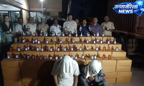 Thane : बड़ा शराब तस्करी रैकेट पकड़ा गया, दवाओं की आड़ में हो रही थी सप्लाई Thane : बड़ा शराब तस्करी रैकेट पकड़ा गया, दवाओं की आड़ में हो रही थी सप्लाई