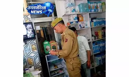 Kashmir: मेडिकल दुकानों में कानून पालन सुनिश्चित करने के लिए पुलिस सख्त