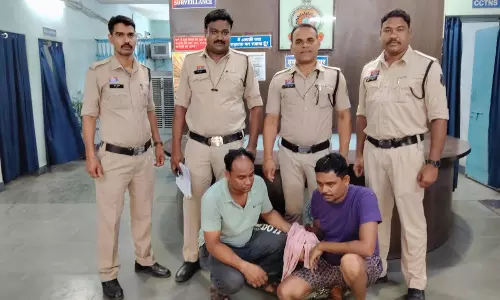 महिला से छेड़छाड़ और विरोध करने पर पति से मारपीट करने वाले दो आरोपी गिरफ्तार महिला से छेड़छाड़ और विरोध करने पर पति से मारपीट करने वाले दो आरोपी गिरफ्तार