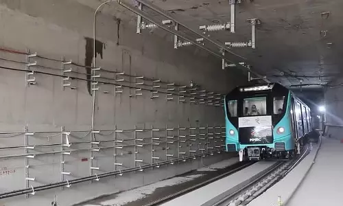 Mumbai मेट्रो 3 में धुएं की घटना से यात्रियों में हलचल Mumbai मेट्रो 3 में धुएं की घटना से यात्रियों में हलचल