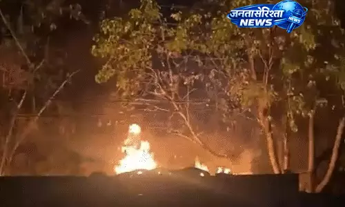 Dewas Naka के पास टायर दुकान में भीषण आग Dewas Naka के पास टायर दुकान में भीषण आग