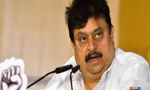 तेलंगाना BJP चीफ ने ममता पर निशाना साधा, लोगों के फैसले और पूरे डेमोक्रेटिक सिस्टम का अपमान तेलंगाना BJP चीफ ने ममता पर निशाना साधा, लोगों के फैसले और पूरे डेमोक्रेटिक सिस्टम का अपमान