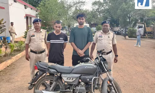 रायपुर में पर्स स्नेचिंग की घटनाओं को अंजाम देने वाले 2 आरोपी गिरफ्तार