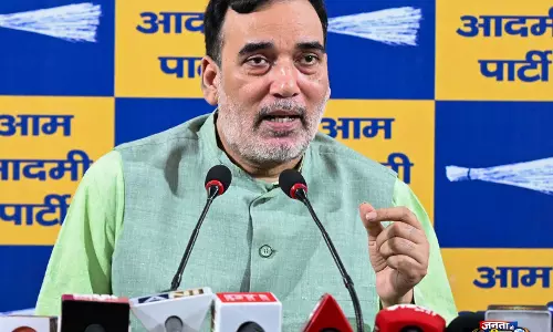 हीटवेव और संभावित अकाल के खतरे से निपटने के लिए नागरिकों को मिलकर प्रयास करने चाहिए: Gopal Rai हीटवेव और संभावित अकाल के खतरे से निपटने के लिए नागरिकों को मिलकर प्रयास करने चाहिए: Gopal Rai