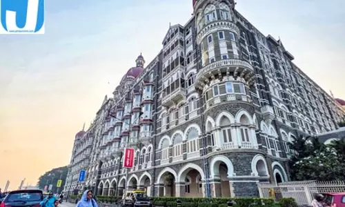 ताज और ट्राइडेंट होटल में आतंकी हमले की धमकी, पुलिस ने आरोपी को हिरासत में लिया ताज और ट्राइडेंट होटल में आतंकी हमले की धमकी, पुलिस ने आरोपी को हिरासत में लिया