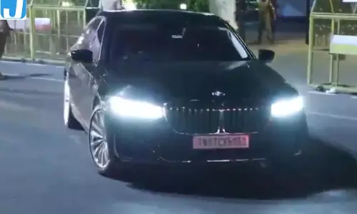 तमिलनाडु में TVK गतिविधि तेज, विजय की कानूनी टीम लोक भवन से रवाना