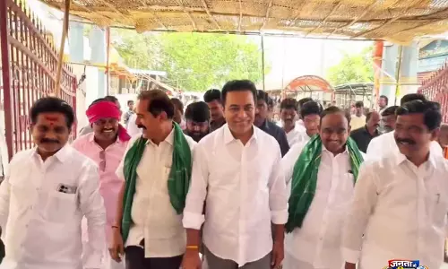 बारिश में शेड गिरने से 4 किसानों की मौत, KTR और के कविता ने रेवंत रेड्डी सरकार पर उठाए सवाल बारिश में शेड गिरने से 4 किसानों की मौत, KTR और के कविता ने रेवंत रेड्डी सरकार पर उठाए सवाल