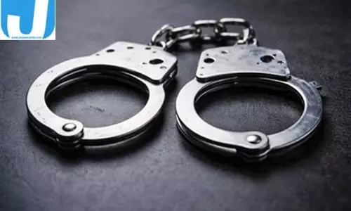 एसीबी की कार्रवाई, कृषि अधिकारी 8 हजार रिश्वत लेते गिरफ्तार एसीबी की कार्रवाई, कृषि अधिकारी 8 हजार रिश्वत लेते गिरफ्तार