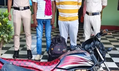 कबीरधाम पुलिस की बड़ी कार्रवाई, अवैध शराब के साथ दो आरोपी गिरफ्तार कबीरधाम पुलिस की बड़ी कार्रवाई, अवैध शराब के साथ दो आरोपी गिरफ्तार