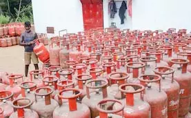 LPG संकट फिर हो सकती है भारत में? बड़ी वजह आई सामने LPG संकट फिर हो सकती है भारत में? बड़ी वजह आई सामने