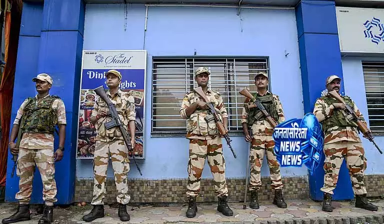 Kerala: मतगणना केंद्रों में गुमनाम नायकों का तनाव साफ दिख रहा Kerala: मतगणना केंद्रों में गुमनाम नायकों का तनाव साफ दिख रहा