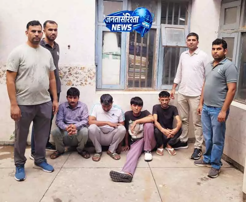 Gurugram: फाजिलपुरिया इवेंट ऑर्गनाइज़र के घर फायरिंग, 4 गिरफ्तार Gurugram: फाजिलपुरिया इवेंट ऑर्गनाइज़र के घर फायरिंग, 4 गिरफ्तार