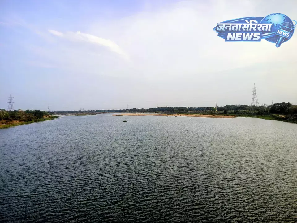 Bhubaneswar : पानी का संकट गहराया, गर्मी से नदियाँ और भू-स्तर में भारी गिरावट Bhubaneswar : पानी का संकट गहराया, गर्मी से नदियाँ और भू-स्तर में भारी गिरावट