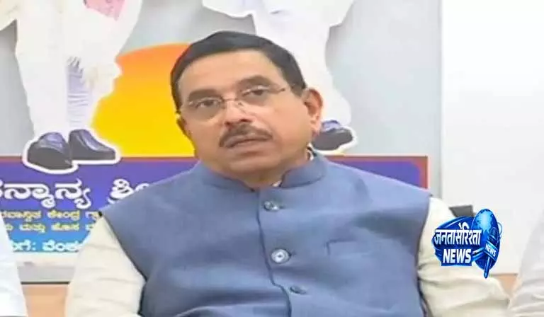 Karnataka: केंद्र ने गन्ने का एफआरपी बढ़ाकर ₹365 प्रति क्विंटल किया Karnataka: केंद्र ने गन्ने का एफआरपी बढ़ाकर ₹365 प्रति क्विंटल किया