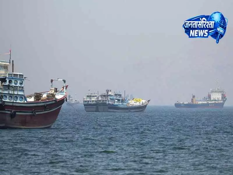Iran ने होर्मुज में नए ट्रांज़िट नियम लागू किए Iran ने होर्मुज में नए ट्रांज़िट नियम लागू किए