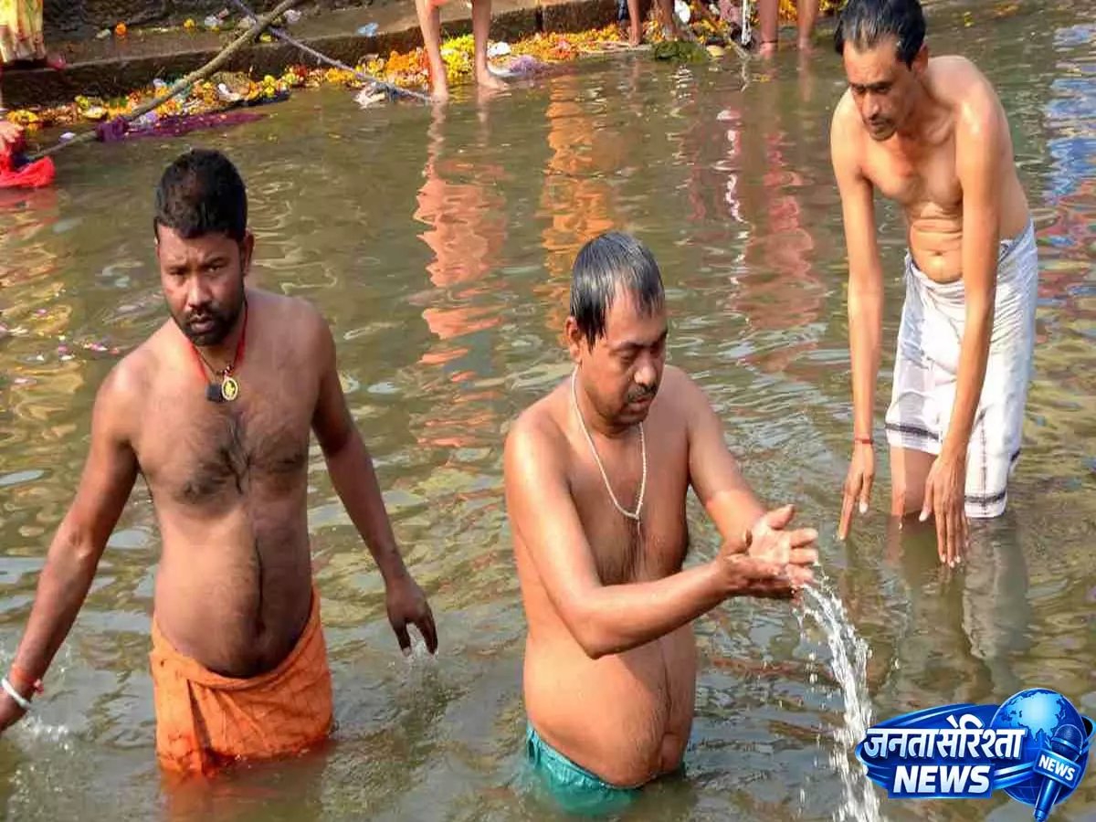 हिंदू धर्म में स्नान का महत्व: पूजा-पाठ से पहले नहाने की आवश्यकता, प्रकार और सही विधि जानें हिंदू धर्म में स्नान का महत्व: पूजा-पाठ से पहले नहाने की आवश्यकता, प्रकार और सही विधि जानें