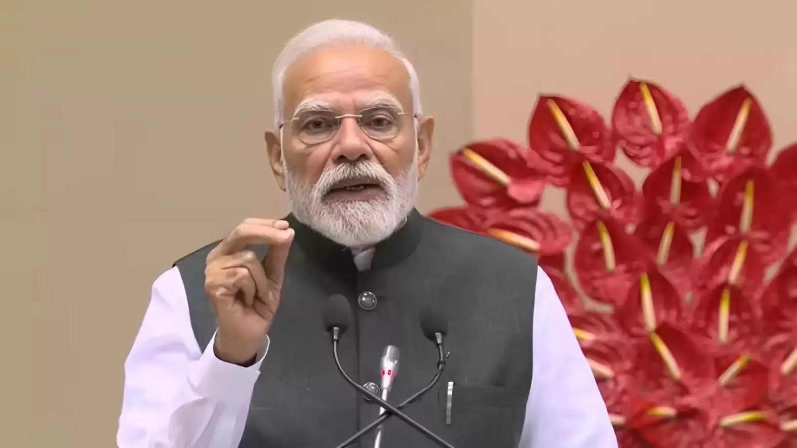 वंदे मातरम का अपमान करने पर होगी जेल, मोदी सरकार ने राष्ट्रीय गान के बराबर दिया दर्जा वंदे मातरम का अपमान करने पर होगी जेल, मोदी सरकार ने राष्ट्रीय गान के बराबर दिया दर्जा